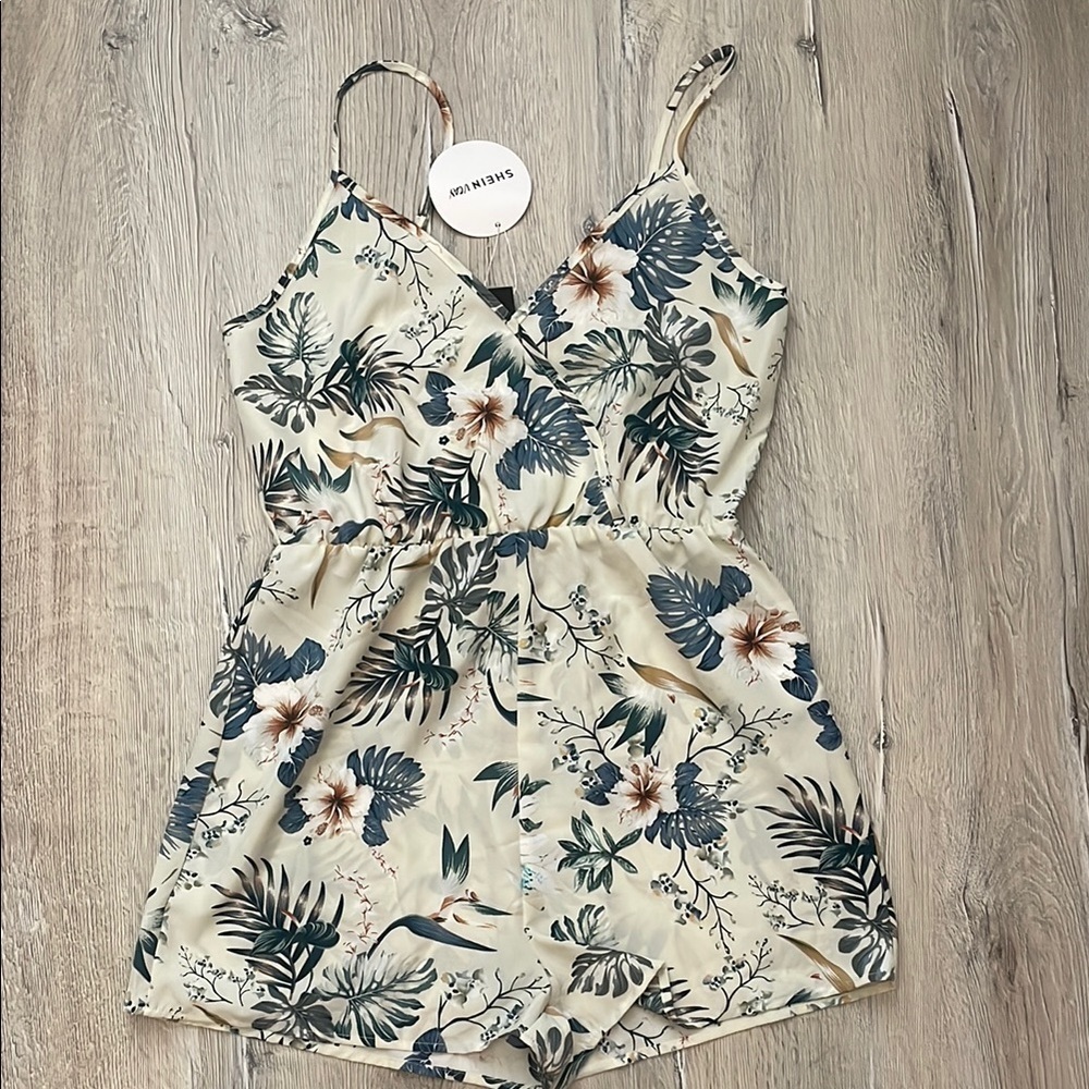 Tropical Floral Print Romper - Picture 8 of 8